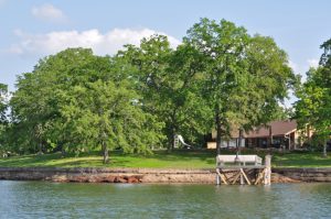 Five Signs That Indicate a Need for a Lake Retaining Wall